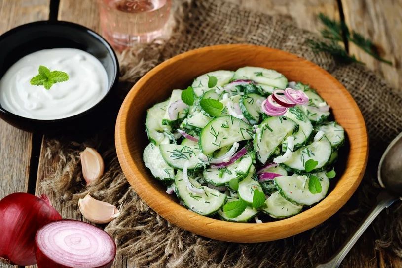 Znudziła ci się klasyczna mizeria? Oto wersja, która odmieni każdego grilla