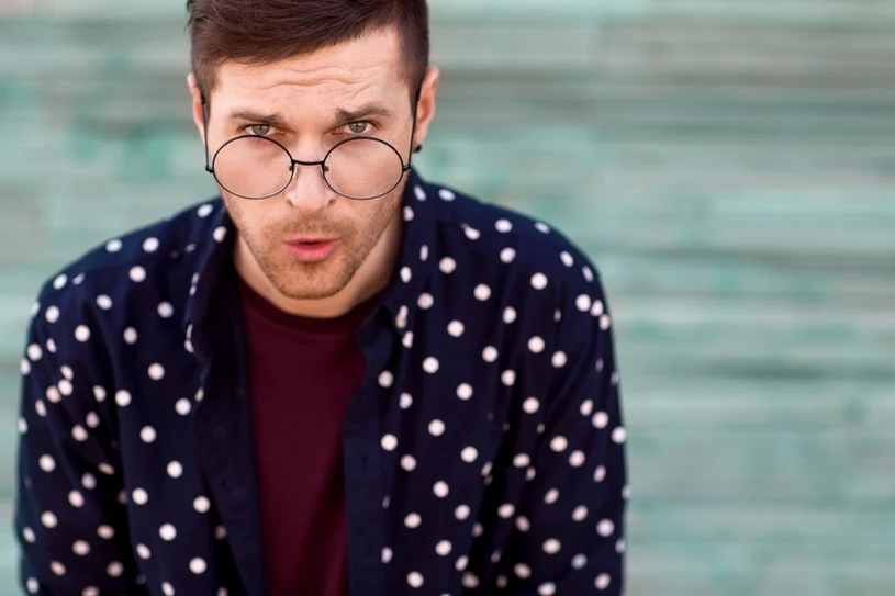 Pochodzi z greckiego i oznacza „króla”. Rzadkie imię pewnych siebie facetów