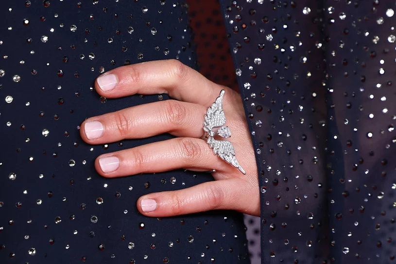 Klasyczny manicure po hybrydzie. Jak zadbać o paznokcie?